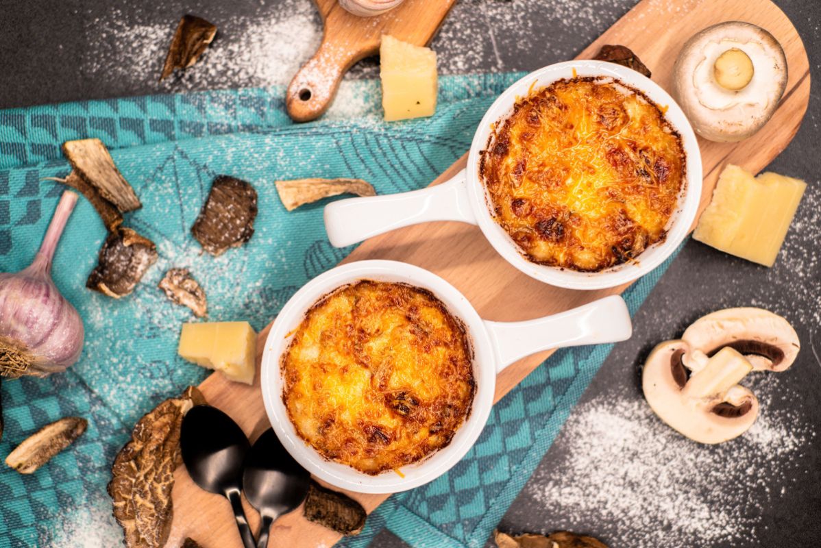 Нежный жюльен с курицей и грибами: идеальное зимнее блюдо