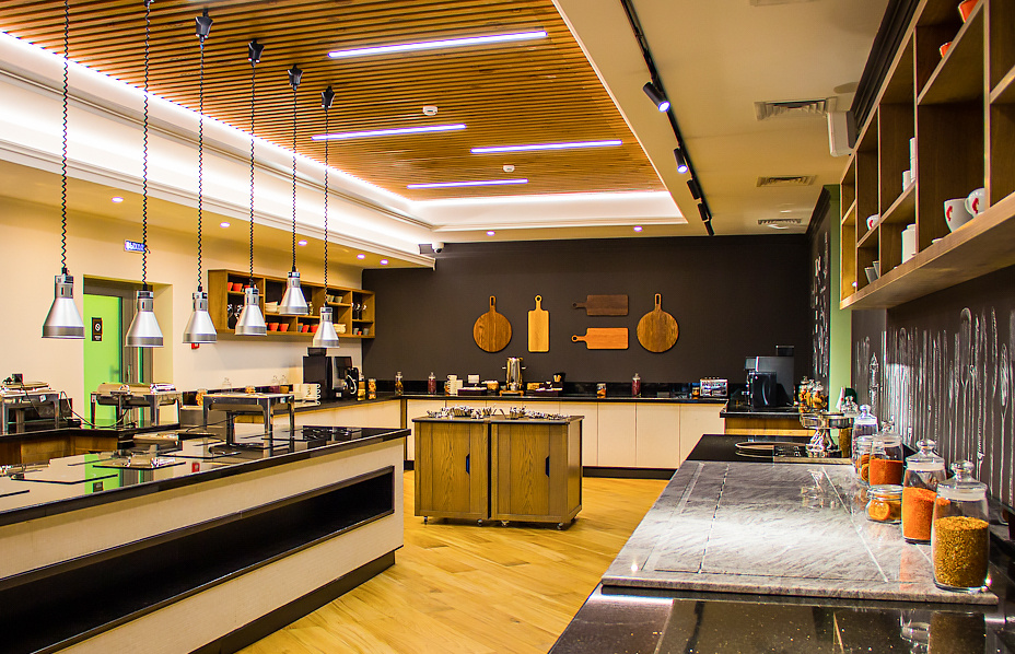 Чистота на кухне: 4 простых способа вернуть вытяжке безупречный вид