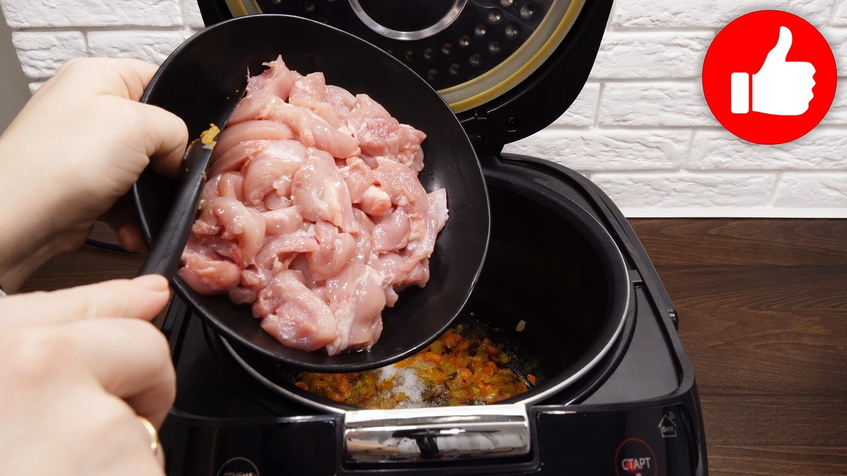 Нежная курица с огурчиками: простой рецепт для мультиварки