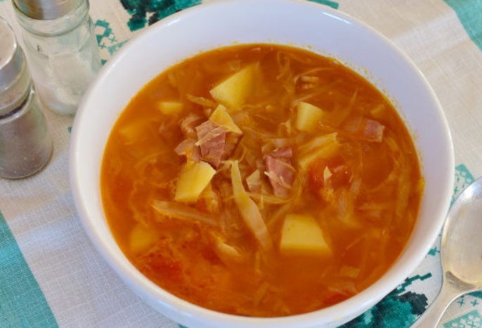 Ирландский суп с капустой и беконом: согревающее лакомство зимы