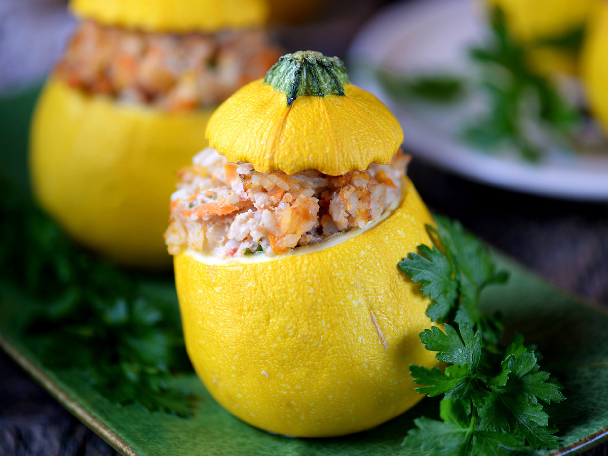 Съедобные горшочки: нежные кабачки с мясной начинкой, которые покорят всех