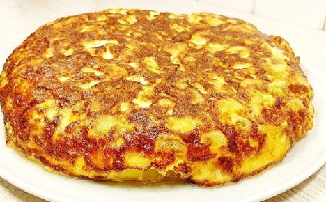 Кабачковый пирог на сковороде: быстрый и вкусный ужин за 15 минут