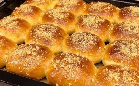 Пышные булочки с ягодами: идеальный десерт для домашнего уюта