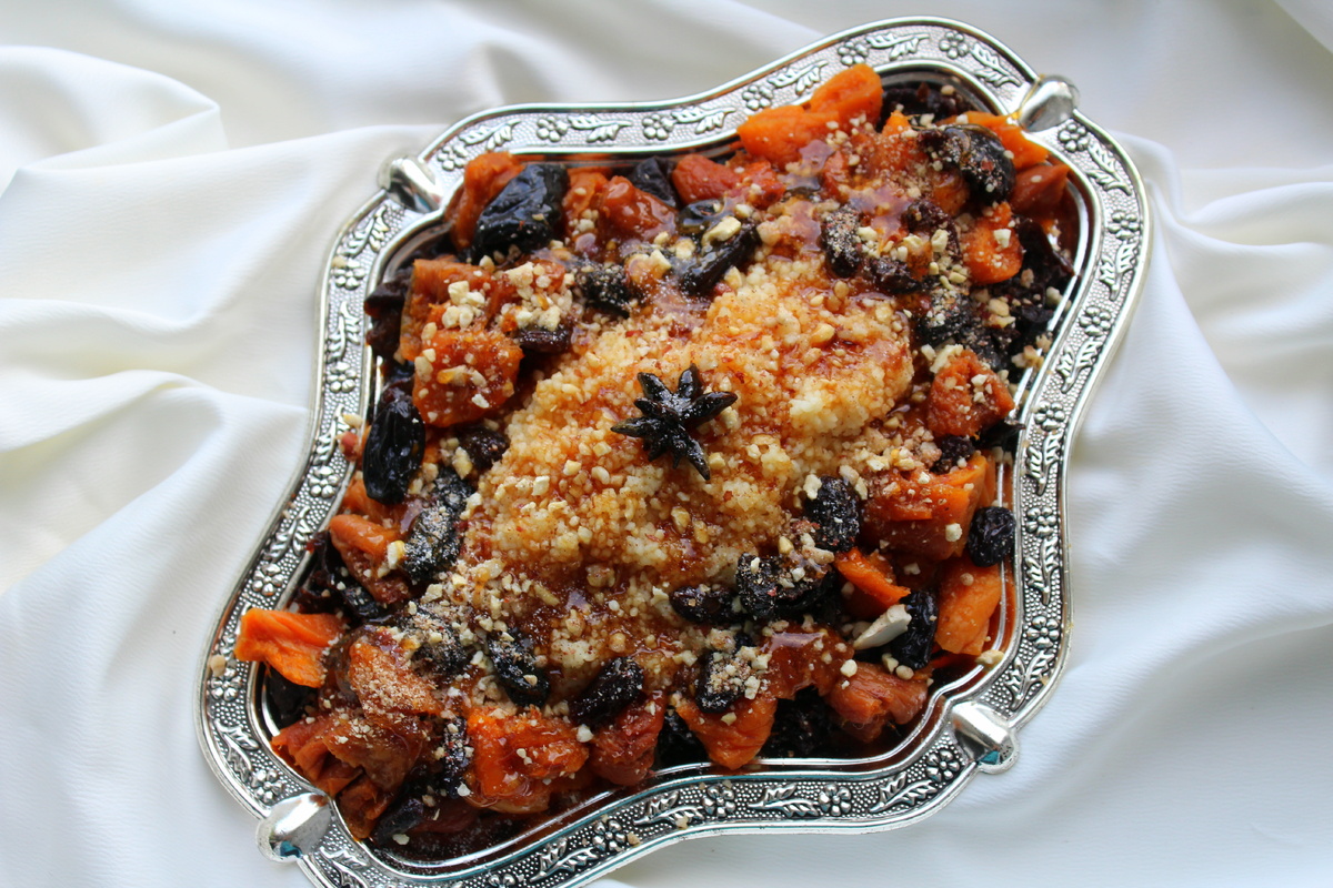 Необычный десерт: кускус с сухофруктами и медом