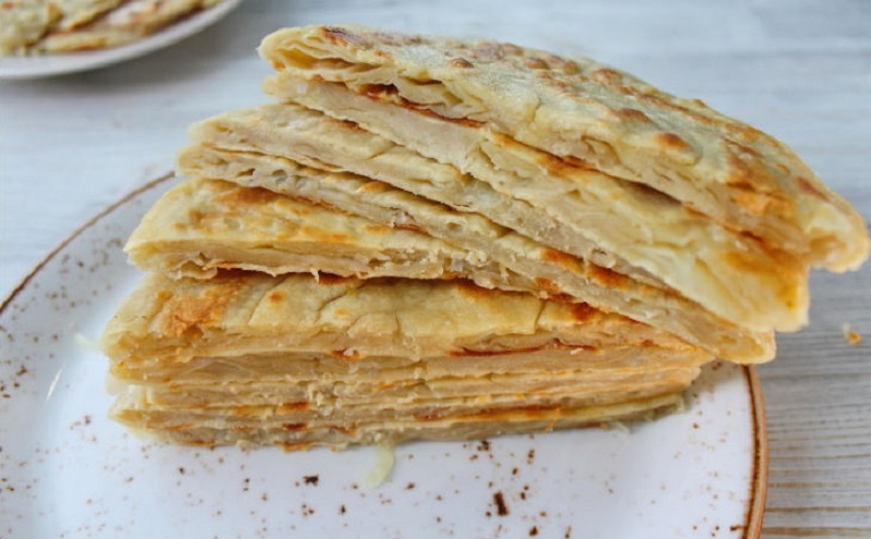 Восточные лепёшки за 10 минут: хрустящий завтрак с характером