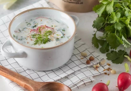 Непревзойденная окрошка на кефире с неожиданным дополнением