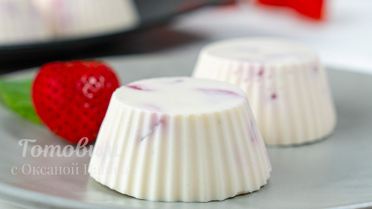 Летняя свежесть: простой творожный десерт с клубникой без выпечки