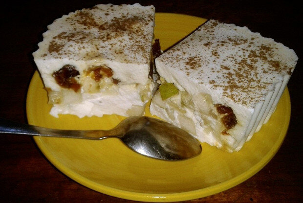 Нежный творожный десерт с грушами и финиками