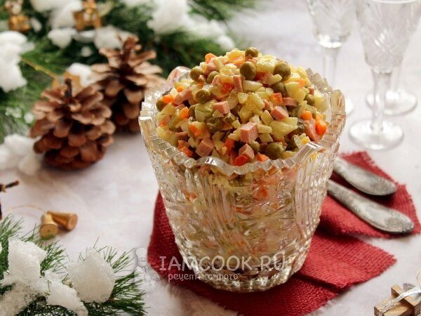 Как подготовить идеальный тазик «Оливье»: 10 креативных рецептов для новогоднего стола