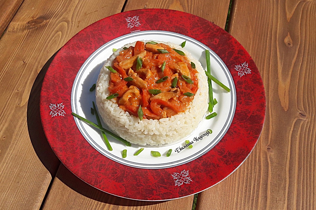 Паприкаш с курицей и рисом: домашний шедевр с ресторанным стилем подачи