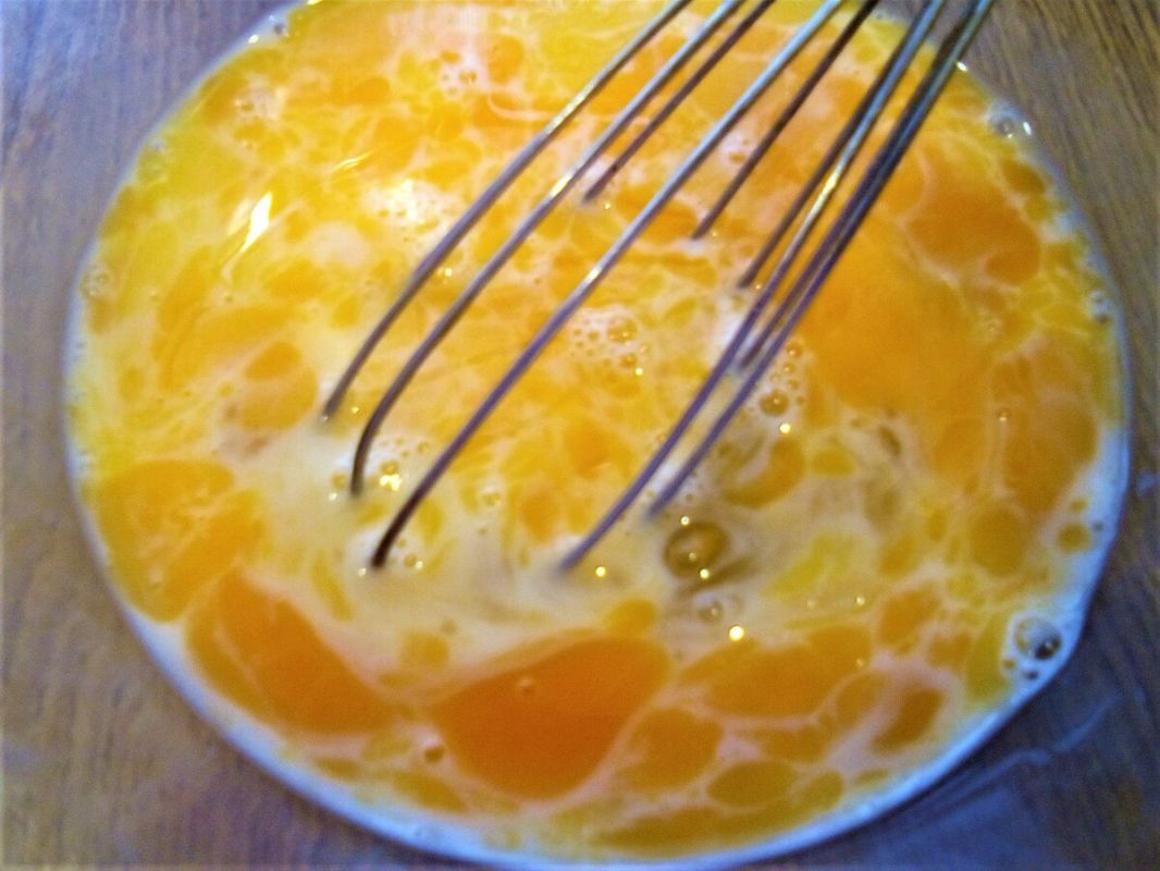 Необычный способ приготовления яичницы для вкусного и лёгкого завтрака