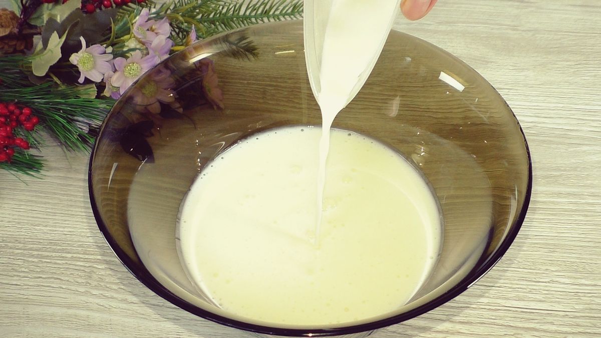 Как приготовить воздушные оладьи на кефире с разнообразными начинками