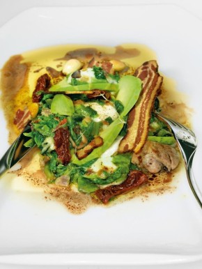 Теплый салат с куриной грудкой