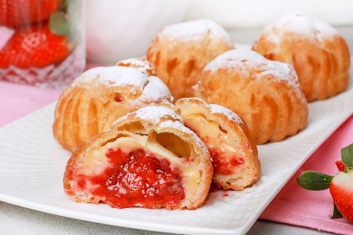 Пирожное Шу с клубничным сердцем: весенний десерт, который поднимет настроение