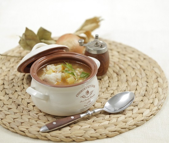 Питательный рыбный суп с перловкой: простой рецепт для постных дней