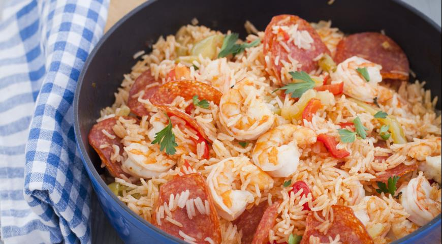 Вкусный рис с чоризо и помидорами: испанский рецепт для гурманов