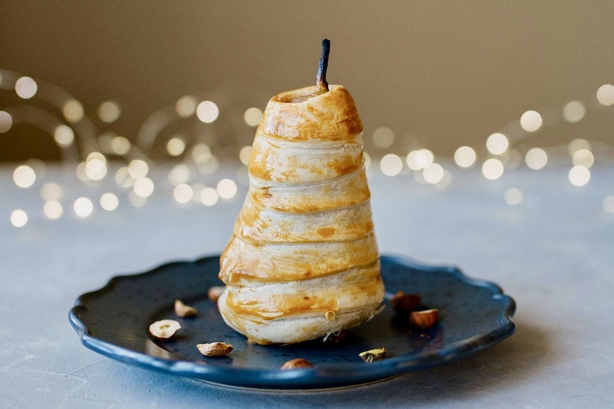 Сочный десерт: груша в слоеном тесте с изысканными специями