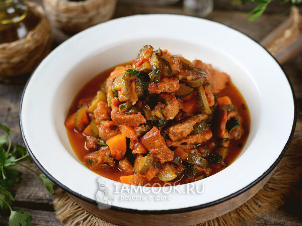 Вдохновение на кухне: 4 непревзойдённых рецепта тушёной свинины с солёными огурцами