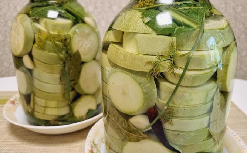Квашеные кабачки на лето: легкая закуска без уксуса