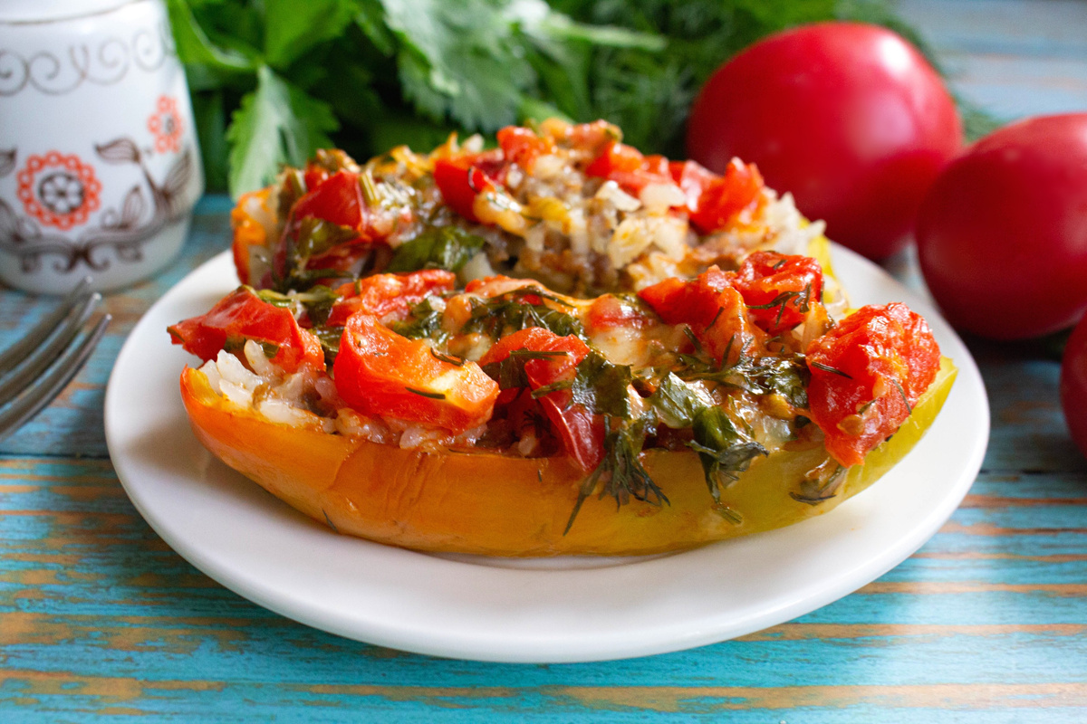 Фаршированные перцы под шубкой: уникальный подход к классике
