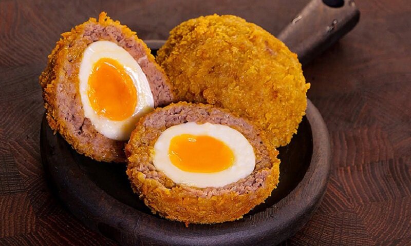 Необычные яйца в мясной шубке: популярный рецепт из Шотландии