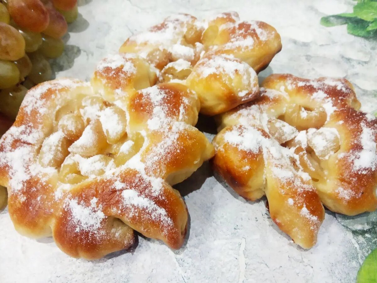 Булочки с заварным кремом и виноградом: Вкусное начало дня