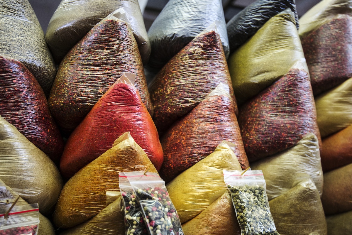 Погружение в мир специй: как выбрать идеальные приправы для любого блюда