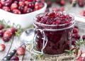 Клюквенный соус для свежих салатов: оригинальный рецепт