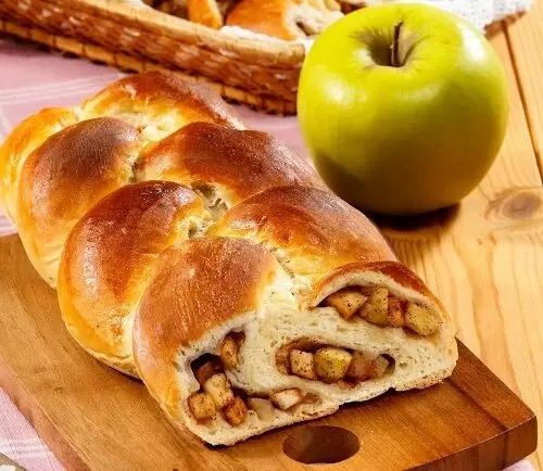 Пирог с яблоками и корицей: идеальное угощение для осеннего вечера