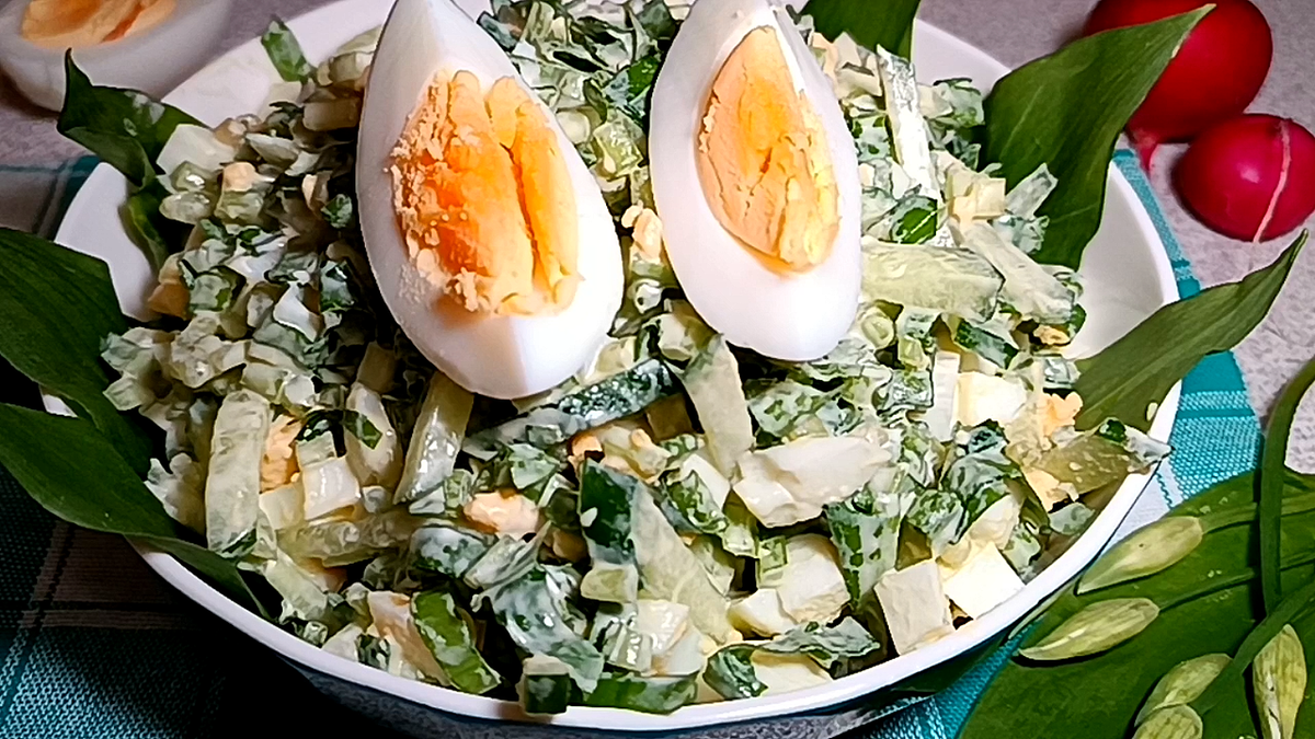 Весенний салат с черемшой: легкость и вкус в каждой порции