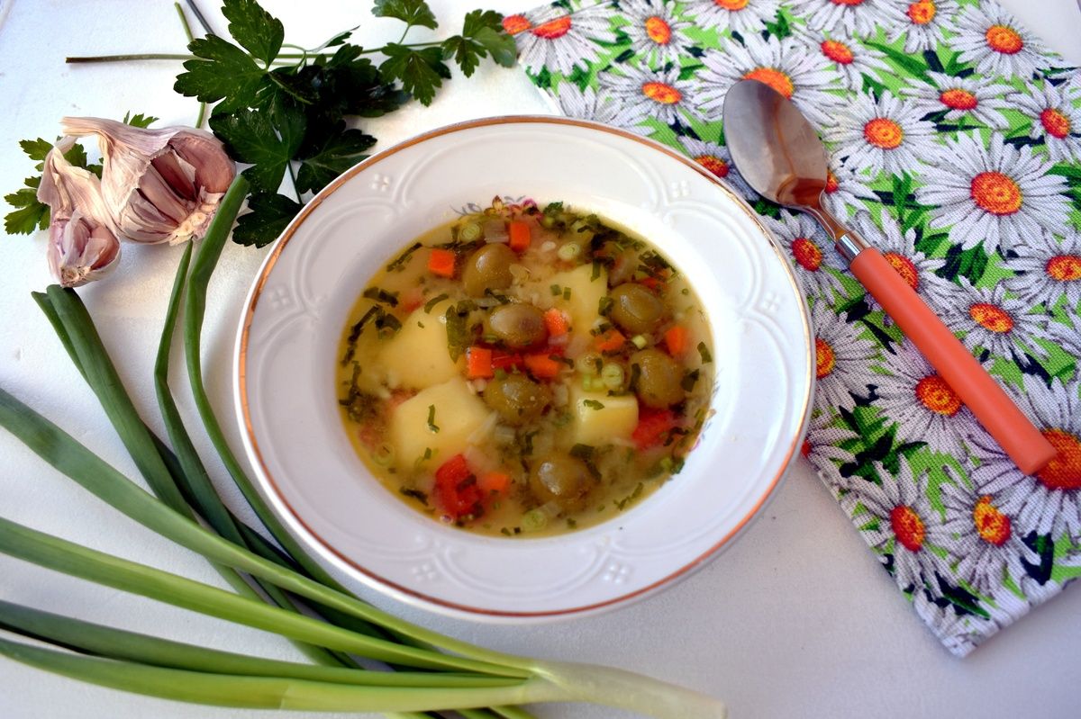 Простой и Вкусный Обед: Чечевичный Суп с Оливками