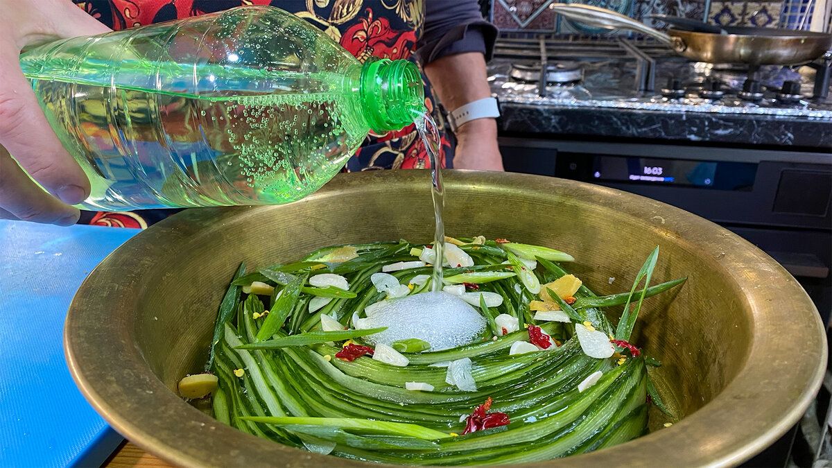 Необычная закуска: огурцы в Sprite, которые удивят даже самых искушённых гурманов