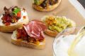 Как приготовить вкусные брускетты с необычными начинками