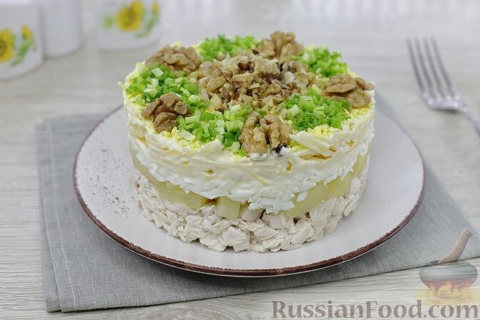 Салаты, которые украсит любой стол: лучшие рецепты в этом сезоне