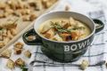 Сырный суп-пюре с курицей и сухариками: вернитесь к любимым вкусам детства